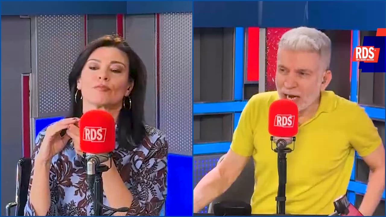Cabaret del 16 giugno: Roberta Lanfranchi scoppia a ridere con le battute di Claudio Guerrini